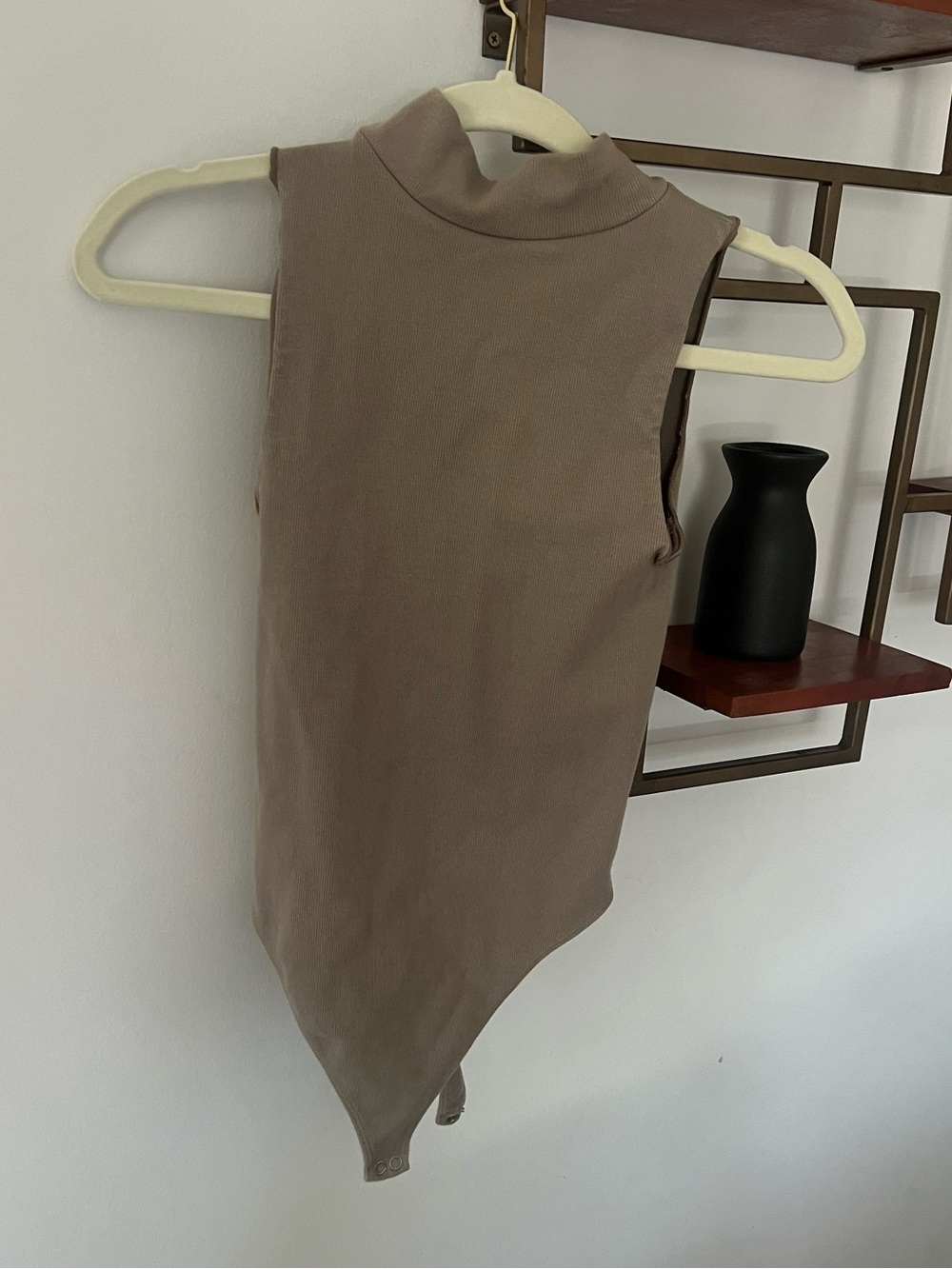 Good American Ribbed Knit Sleeveless Bodysuit in Taupe Size 1/2